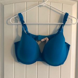 Victoria’s Secret T-shirt lightly lined Demi bra